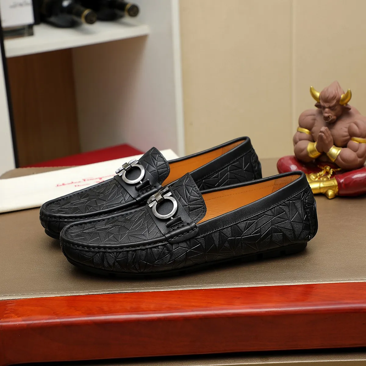 Men's shoes 💰360 🕷🕷【Ferragamo】Ferragamo Popular fashionable casual slip-on shoes🇨🇳Official website counter 1:1 production, original mold opening💯Good quality visible, imported high-end first-layer calfskin, luxurious pigskin lining🌿Very clear texture, high-quality waterproof, non-slip and wear-resistant outsole🎋High quality and low price, truly handmade🍓Color, code number 38-45